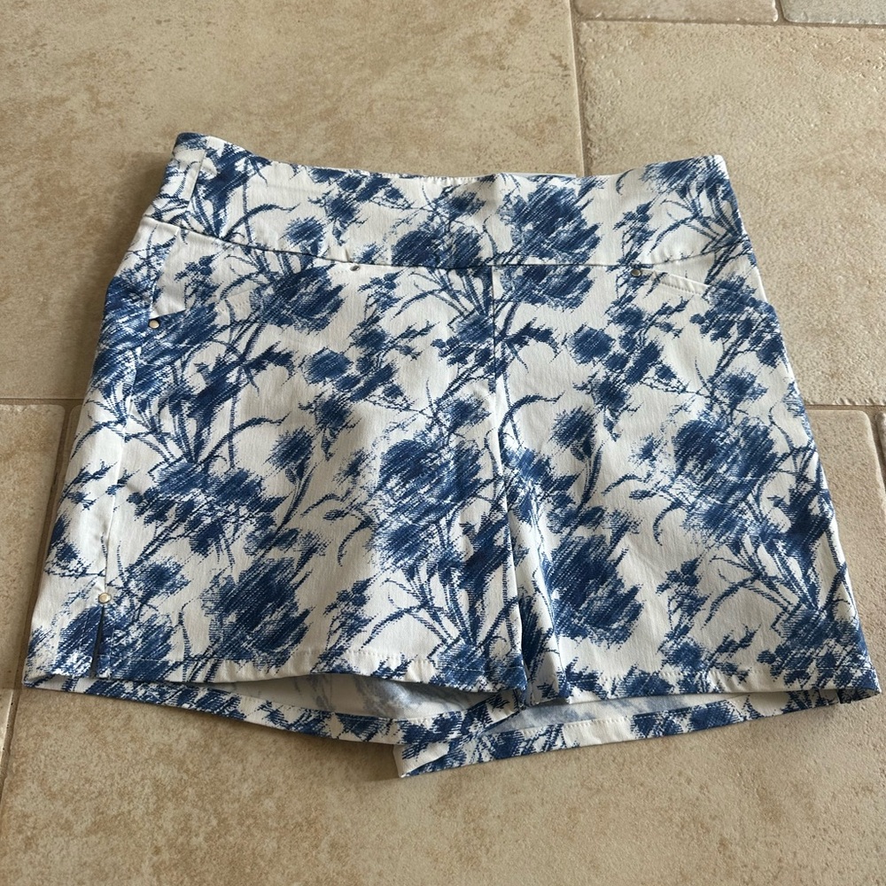 BNWT INC pull on shorts.